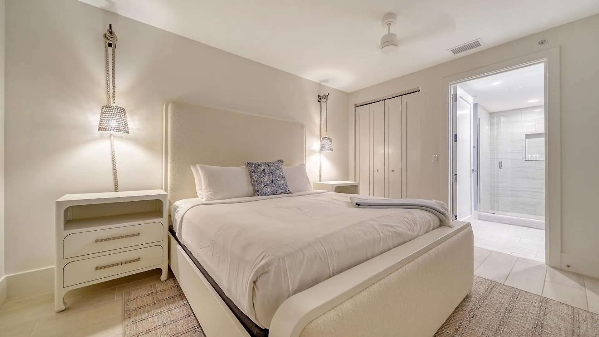 Ten35 Seaside Апартаменты