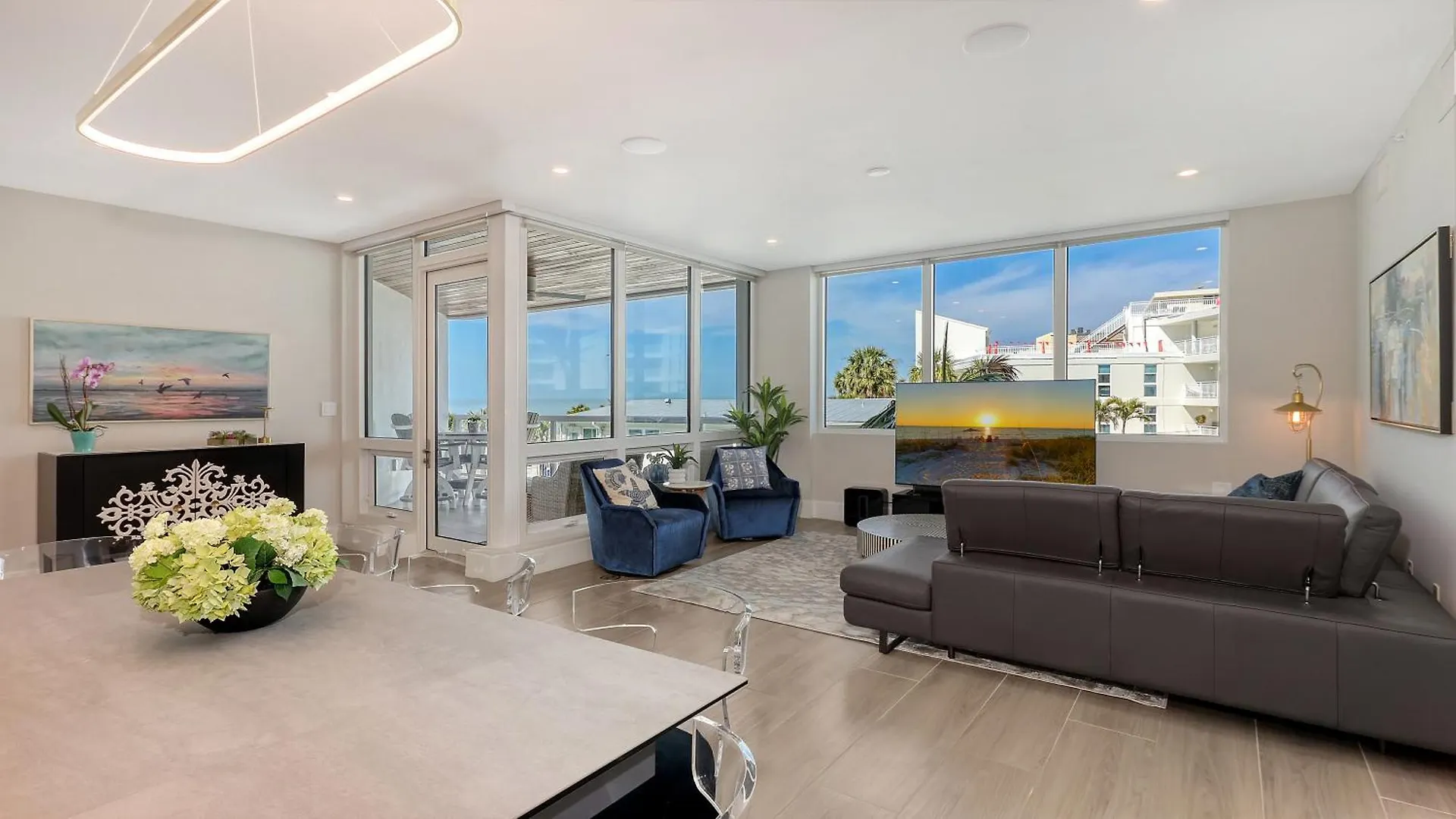 Апартаменты Ten35 Seaside *