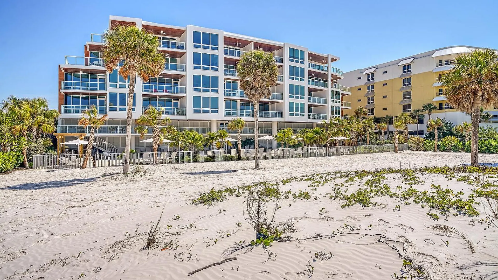 Ten35 Seaside Апартаменты