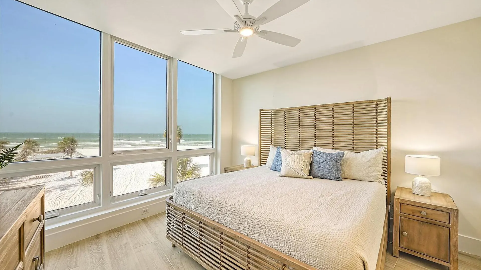 Апартаменты Ten35 Seaside *