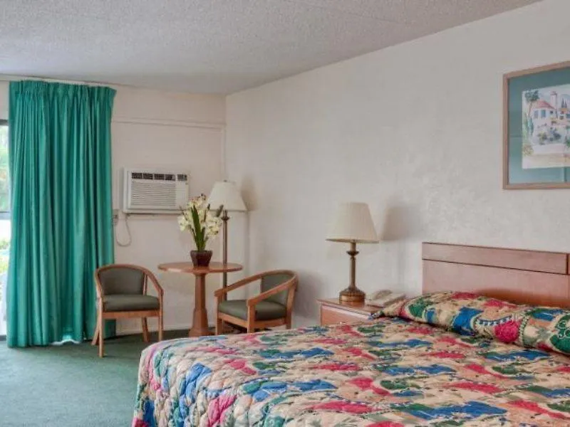 Motel Golden Host