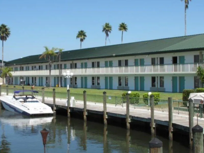 Hotel Ramada By Wyndham Waterfront 2*