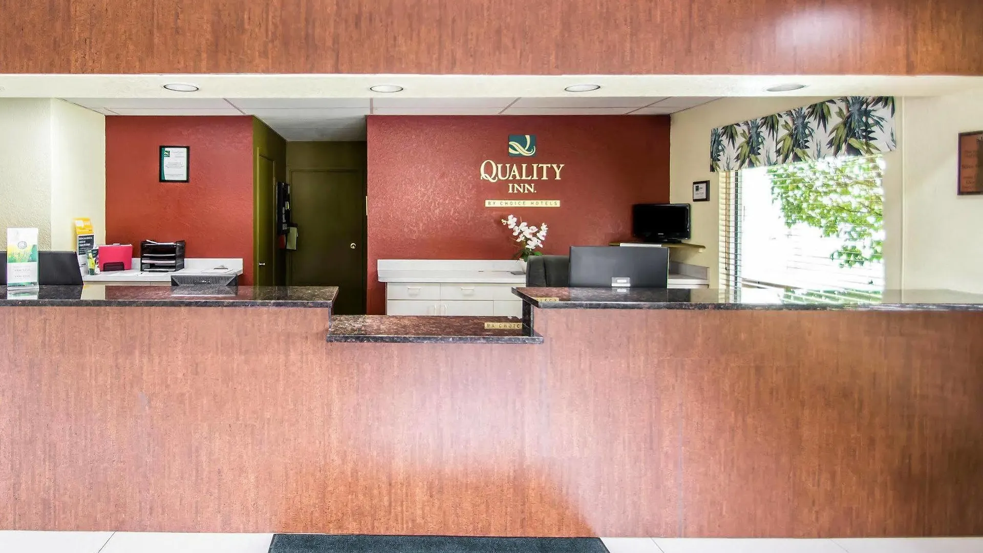 Quality I-75 Inn 2*