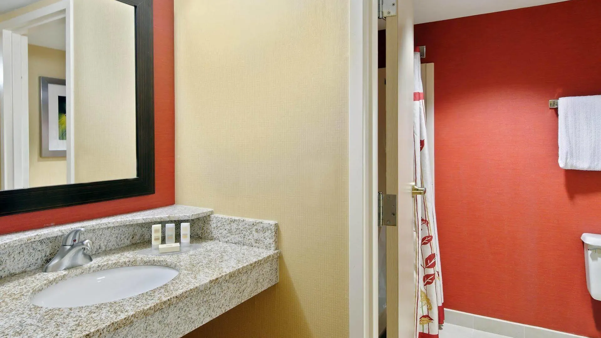 Courtyard Bradenton Airport 3*