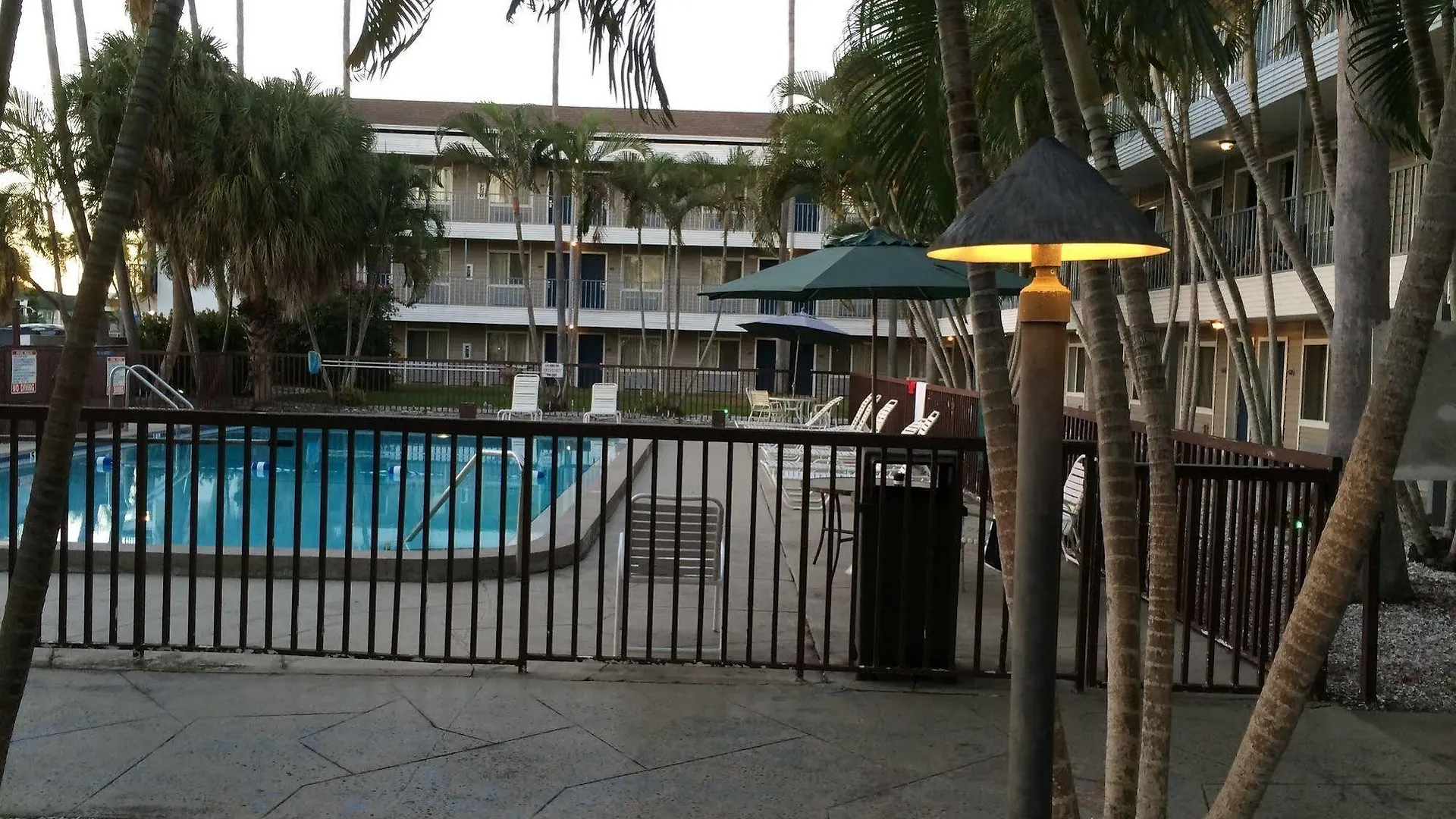 Hotel Lantern & - Sarasota