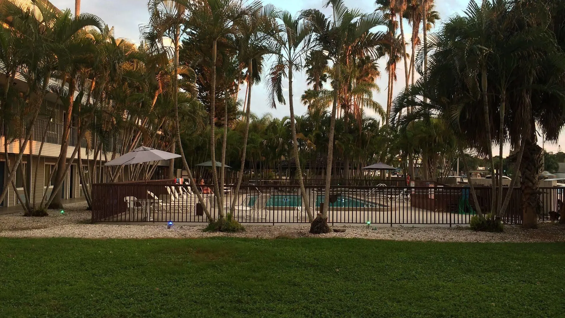 Lantern & - Hotel