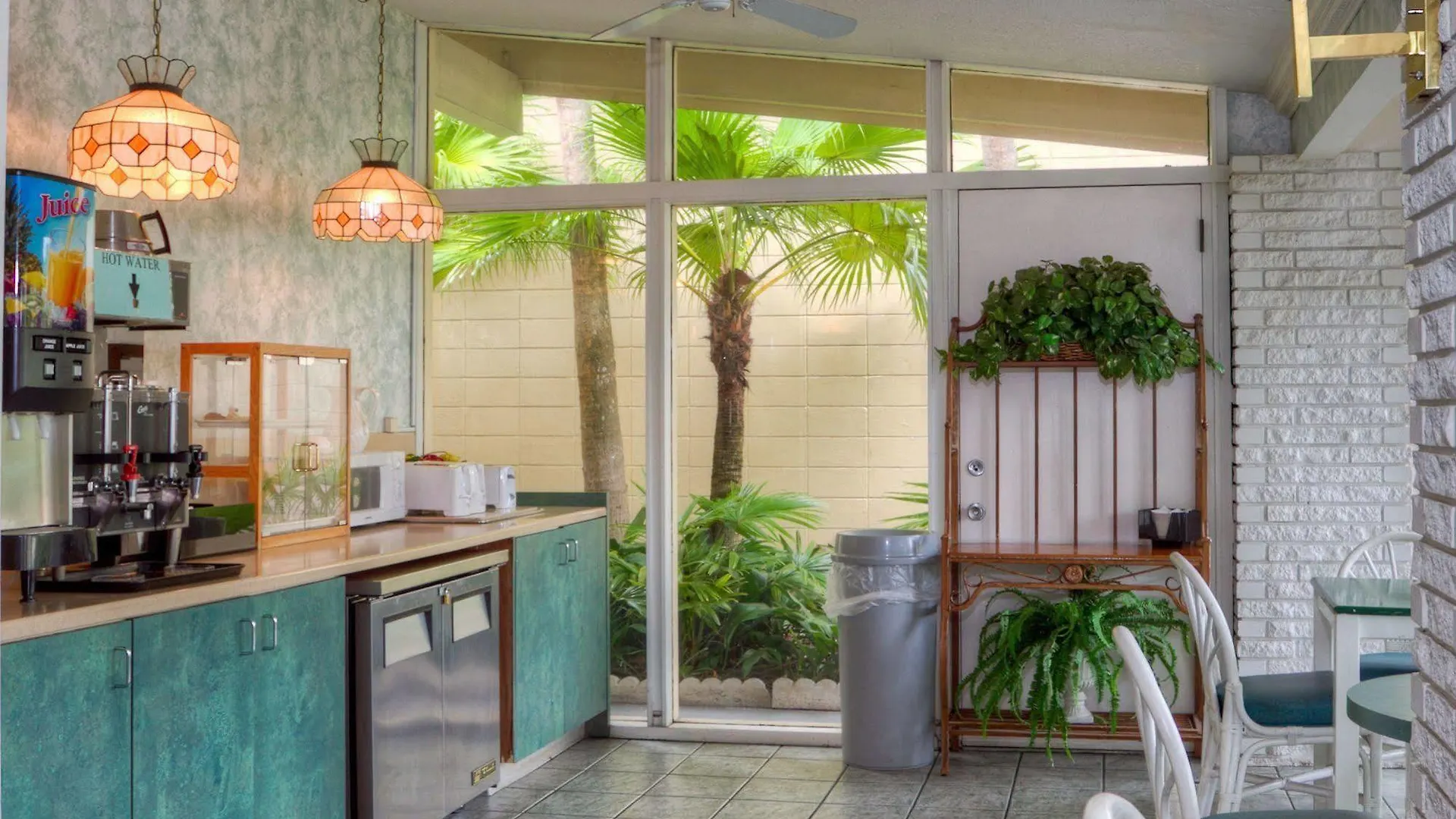 Motel Golden Host 3*