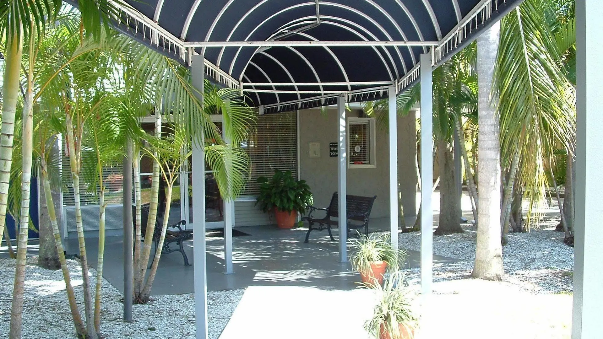Hotel Lantern & - Sarasota