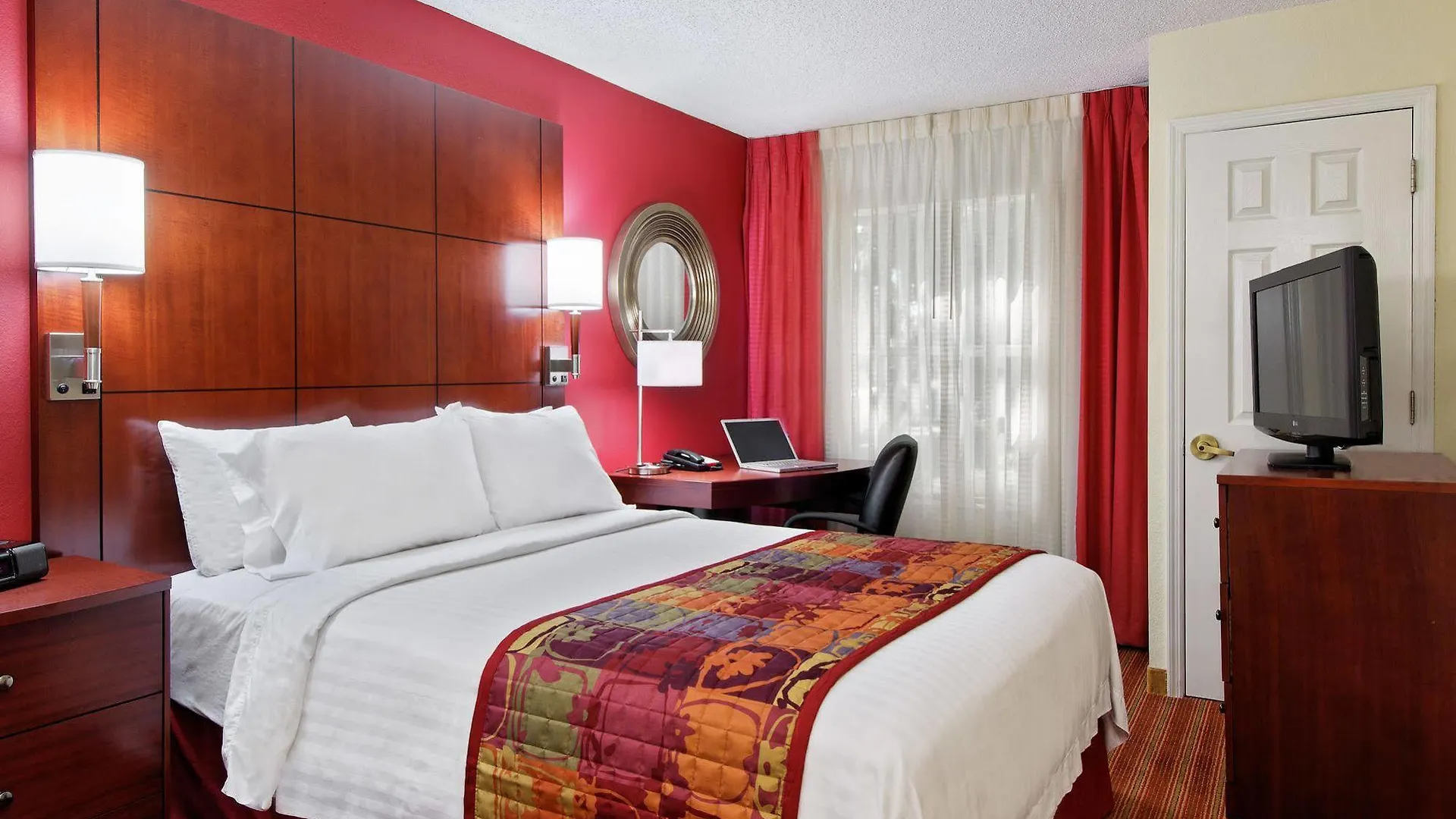 By Marriott Bradenton Hotel 3*