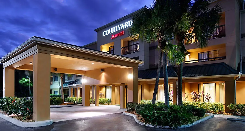 Courtyard Bradenton Airport 3*