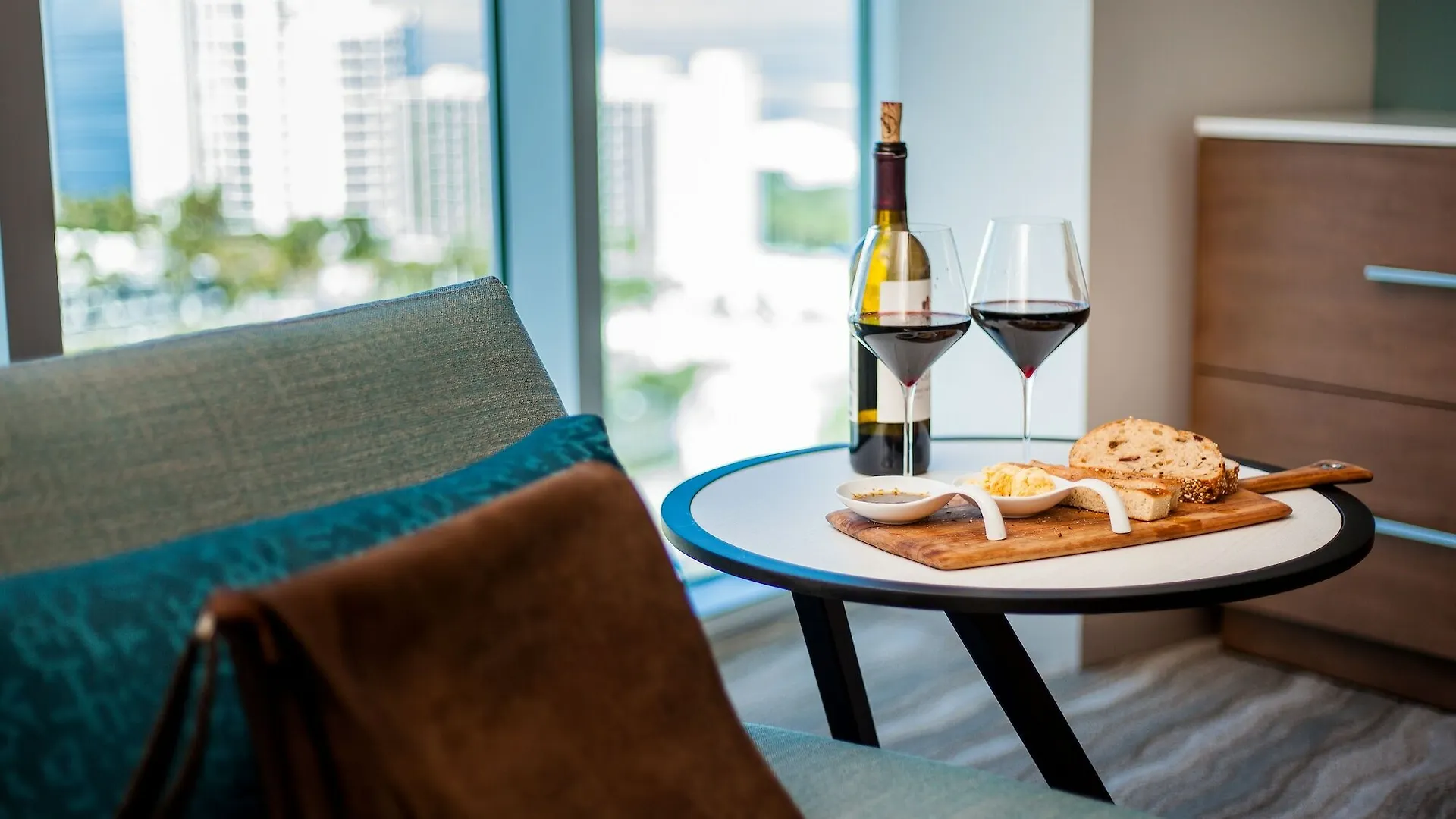Hotel Embassy By Hilton Sarasota
