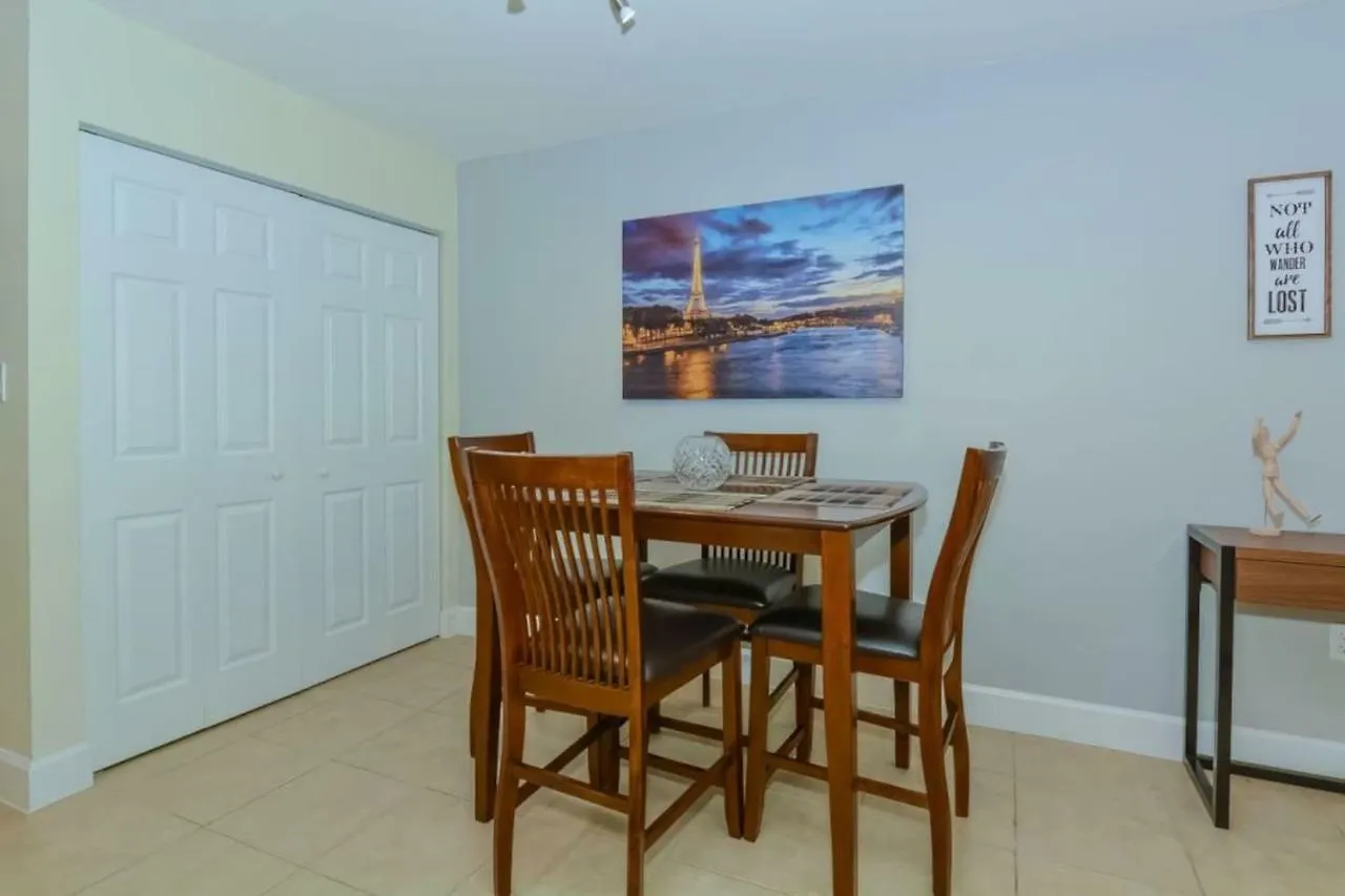 Lovely Near The And Downtown Sarasota