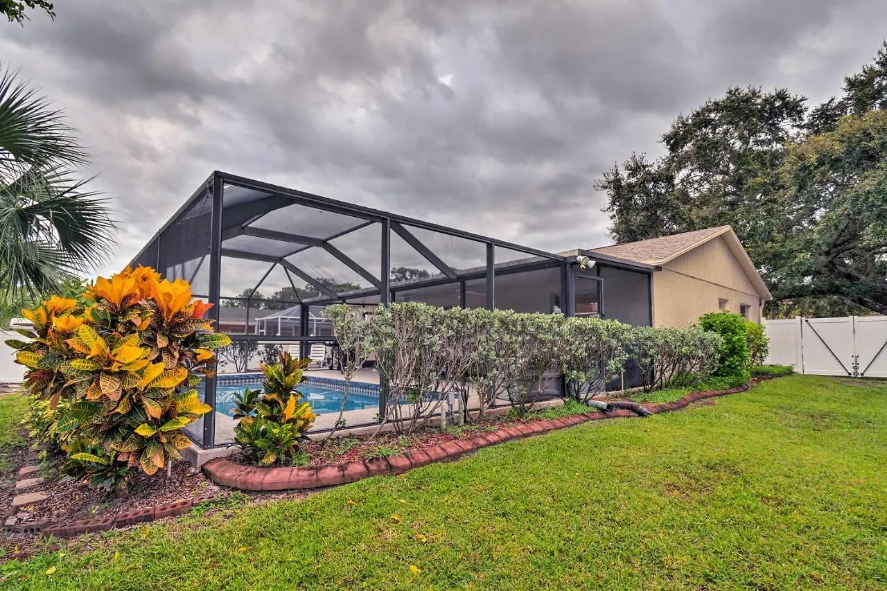 Breezy With Private Pool Near Beach! Dom wakacyjny
