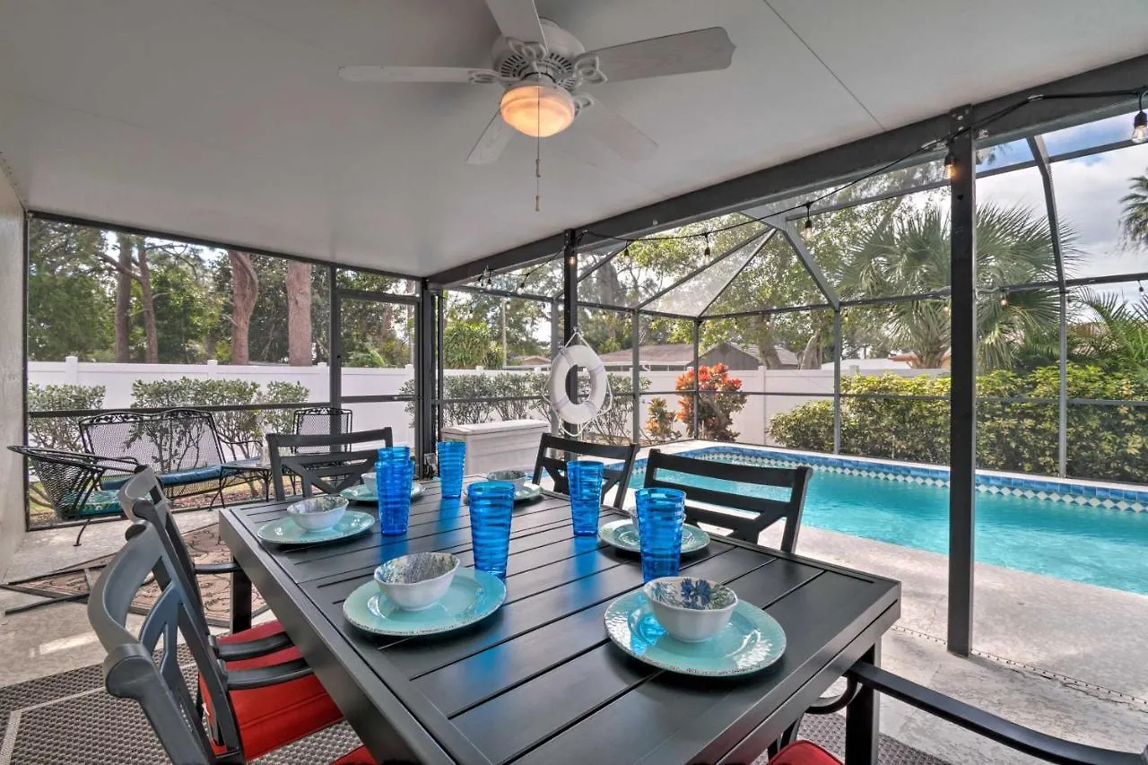 Dom wakacyjny Breezy With Private Pool Near Beach!